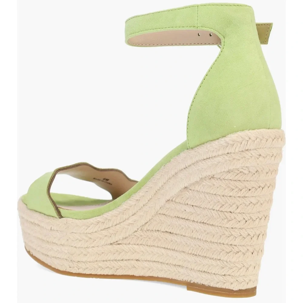 Pelle Moda questions leave